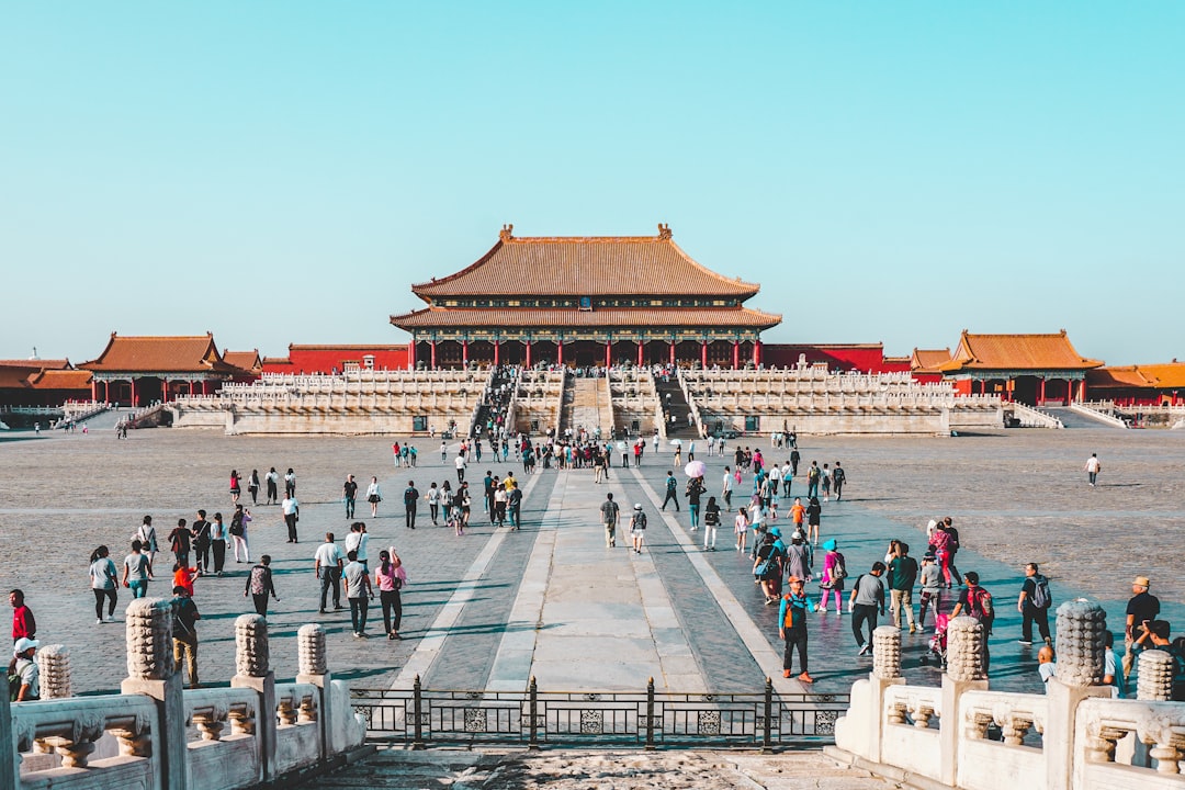 China contestă sancțiunile impuse de SUA în confruntarea bancară.