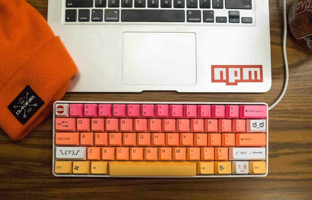 NPM dezvăluie noua politică AllowScripts pentru instalarea scripturilor