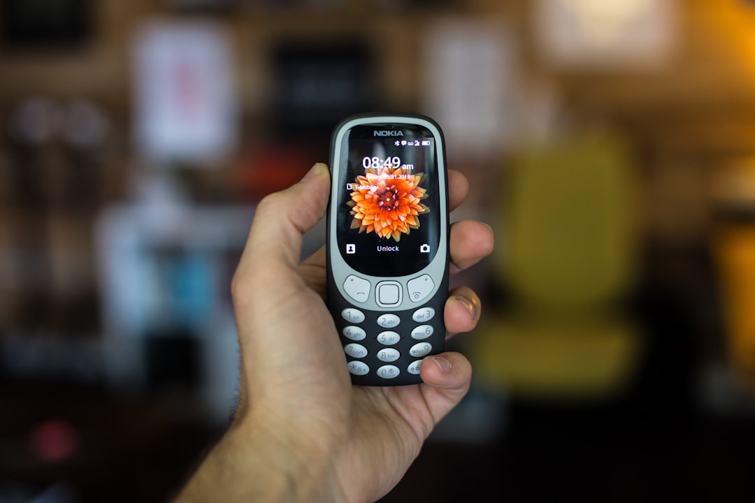 Telefon de tip Nokia oferă funcții WhatsApp și hărți